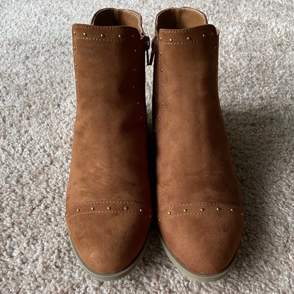 Liz Claiborne Rela Brown Booties Size 8 - Picture 2 of 6